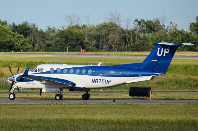 Beechcraft Super King Air 350 (N875UP) - WheelsUp Beechcraft Super King Air 350 taxiing to the FBO Ramp in Buffalo (BUF) after arriving from Toronto (YYZ)br /br /** STAFF PICK OF THE WEEK 06/29/20 **