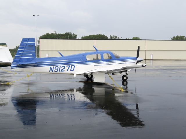 Mooney M-20 (N9127D) - Gathering for the Mooney arrival at Oshkosh 2015.