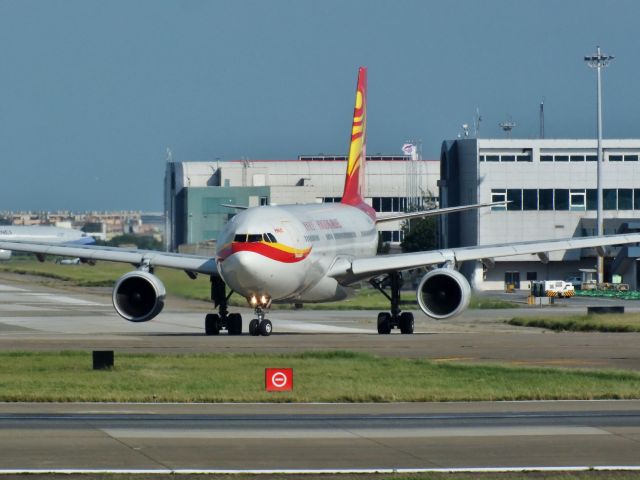 Airbus A330-200 (B-LNE)