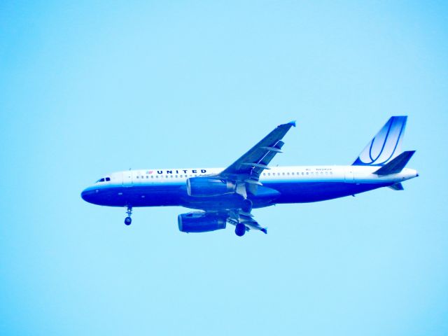 Airbus A320 (N494UA) - United A320, KSEA (On approach over Des Moines Marina).