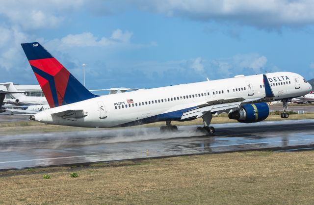 Boeing 757-200 (N537US)