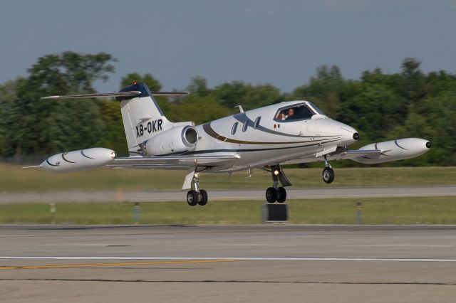 Learjet 24 (XB-OKR)