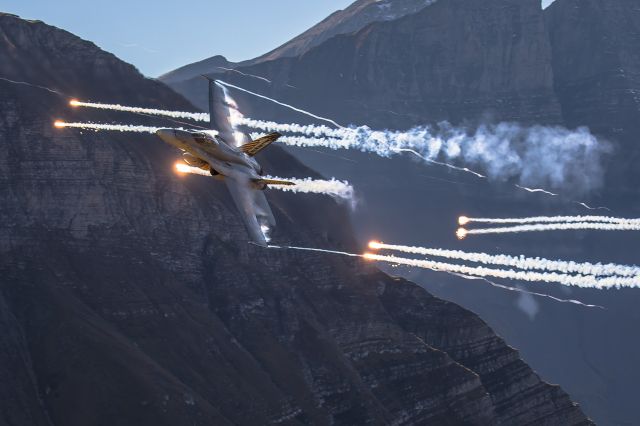 McDonnell Douglas FA-18 Hornet (J5011) - Swiss Air Forcebr /Boeing F/A-18 C (J-5011) at Axalp shooting range