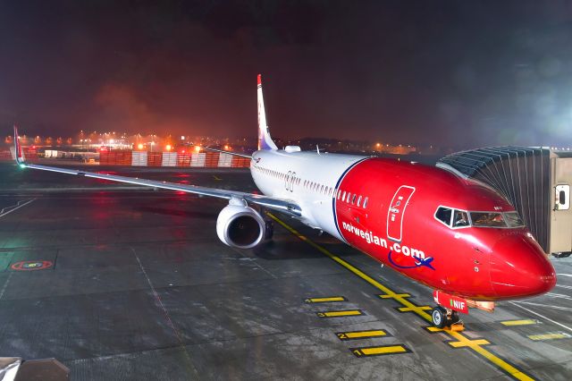 Boeing 737-800 (LN-NIF) - Norwegian Air Shuttle Boeing 737-8JP(WL) LN-NIF in London Gatwick 