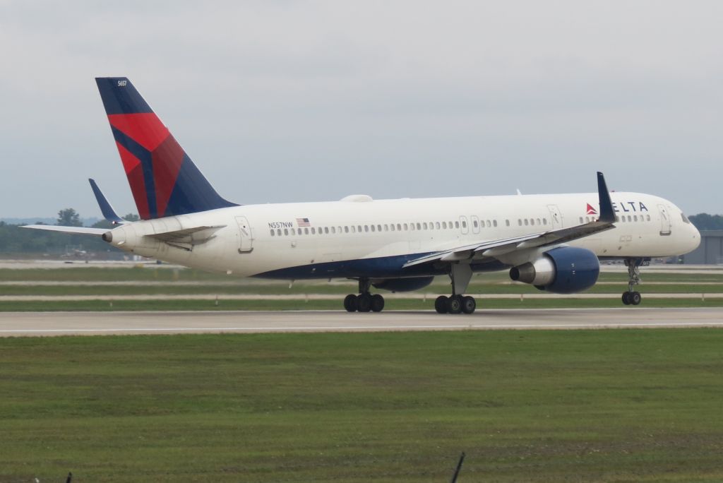 Boeing 757-200 (N557NW)