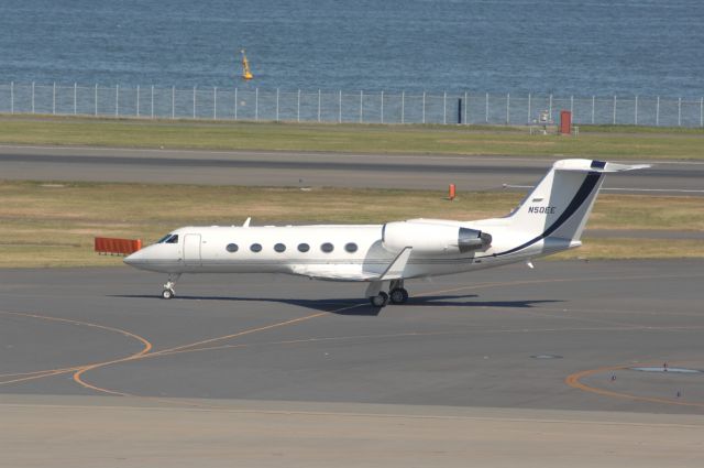 Gulfstream Aerospace Gulfstream IV (N50EE) - Taxi at Haneda Intl Airport on 2007/10/28