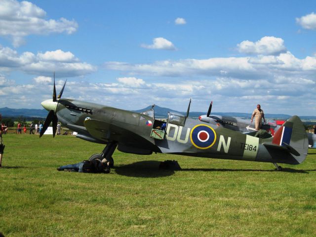 SUPERMARINE Spitfire (LIL184)