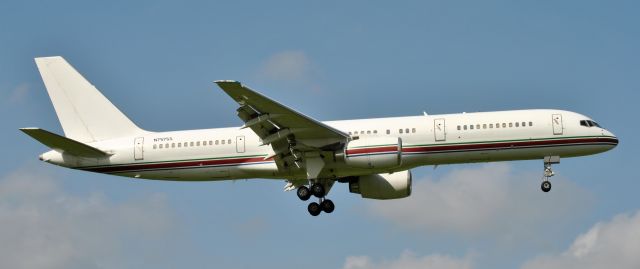 Boeing 757-200 (N757SS) - The Houston Astros/Rockets charter returning from KSEA after dropping off the Astros to play the Mariners...