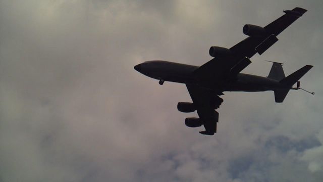 Boeing C-135B Stratolifter (N470) - Touch & Go dun Boeing C-135FR Stratotanker de lArmée de lAir à Vatry