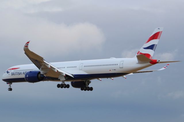 Airbus A350-1000 (G-XWBL) - A British Airways A350-1000 on final approach into LHR, landing on runway 27L.br /br /Location: Myrtle Ave.br /Date: 31.07.22 (dd/mm/yy).