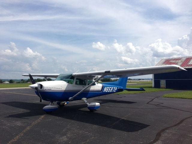 Cessna Skyhawk (N65872) - 1983 Cessna C172P