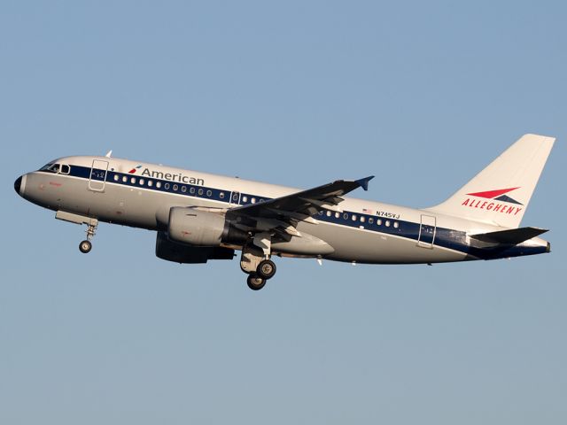 Airbus A319 (N745VJ)