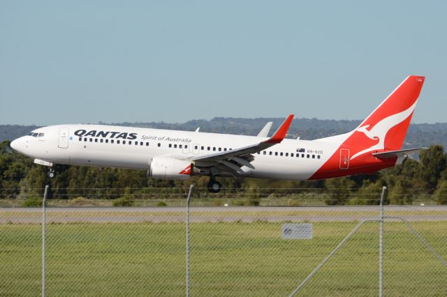 Boeing 737-800 (VH-VZD) - About to put down on runway 05. Wednesday, 21st May 2014.