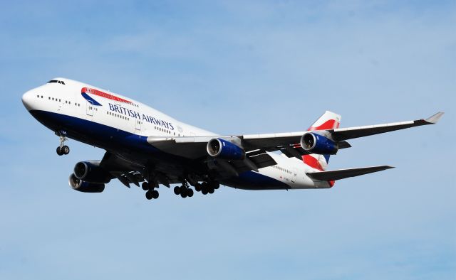 Boeing 747-400 (G-BNLK) - Taken from the threshold of 29R