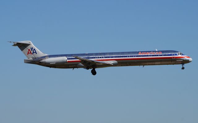 McDonnell Douglas MD-83 (N434AA)