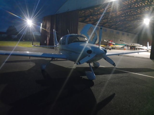 Cirrus SR-22 (N749RC)