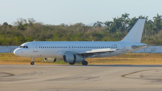 Airbus A320 (LY-VEQ)