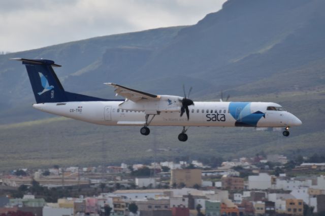 de Havilland Dash 8-400 (CS-TRD)