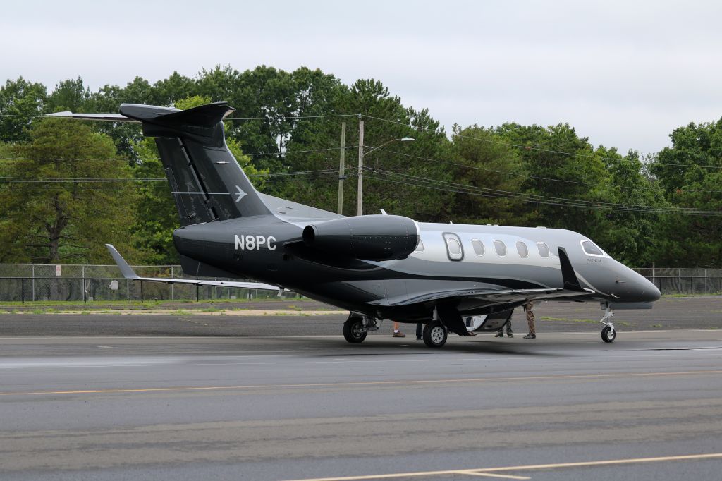 Embraer Phenom 300 (N8PC)