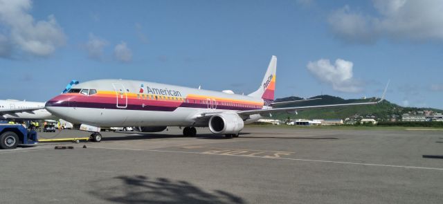 Boeing 737-800 (N917NN)