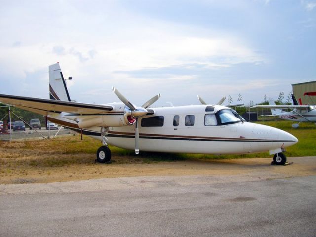 Rockwell Turbo Commander 690 (N690CP) - Park At GA