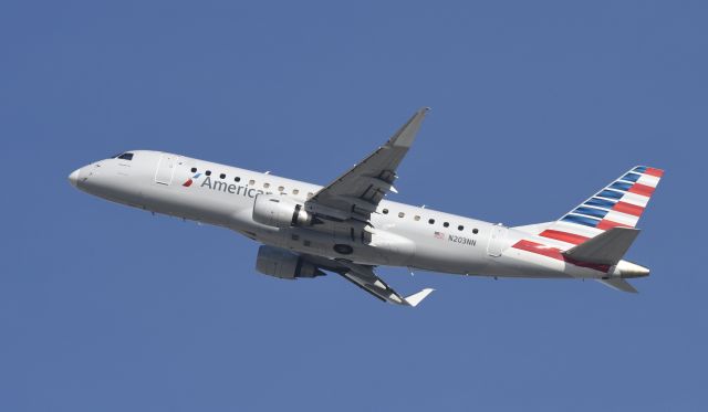 Embraer 175 (N203NN) - Departing LAX