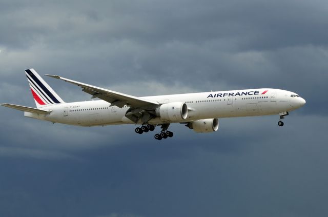 BOEING 777-300ER (F-GZNJ)