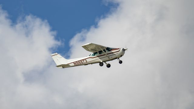 Cessna Skyhawk (N98873) - 6/2/17