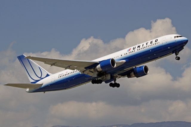 BOEING 767-300 (N652UA)