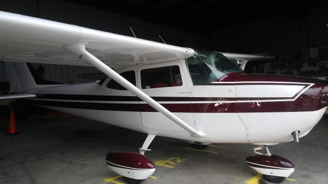 Cessna Skyhawk (N4396L)