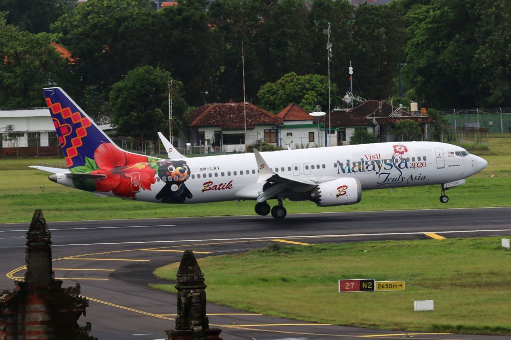 Boeing 737 MAX 8 (9M-LRV) - "Visit Malaysia Truly Asia 2026" livery