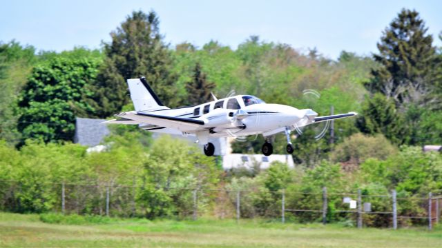 Beechcraft Baron (58) (N645SK) - Beechcraft Baron departing New Bedford Regional Airport (24-May-2021)