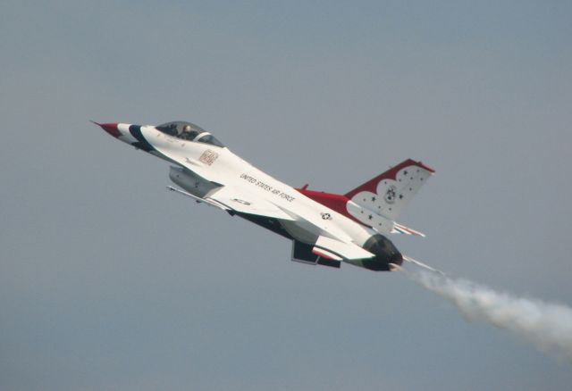 Lockheed F-16 Fighting Falcon — - At Thunder Over The Boardwalk Air Show at Atlantic City, 2009.