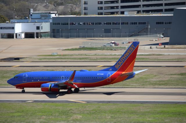 Boeing 737-700 (N7749B)