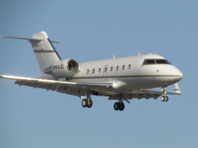 Canadair Challenger (N54JC) - Landing RWY 20R