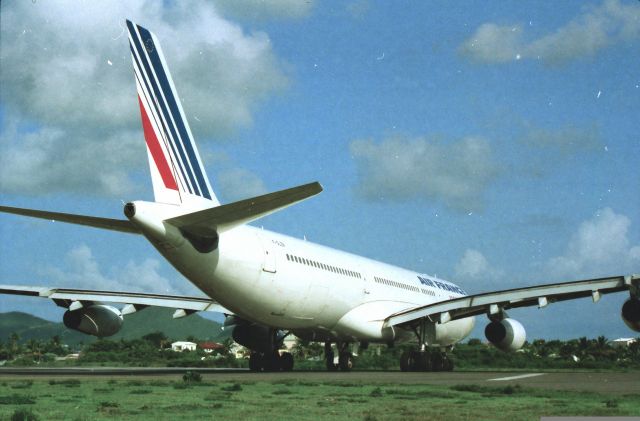 Airbus A340-300 (F-GLZR)