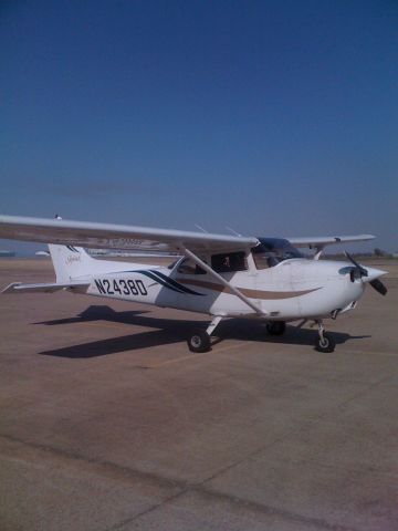 Cessna Skyhawk (N2438D)