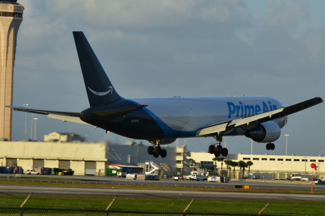 BOEING 767-300 (N1499A)