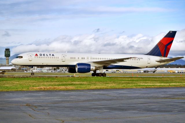 Boeing 757-200 (N652DL)