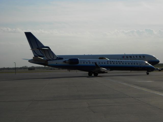 Canadair Regional Jet CRJ-700 (N173GJ) - CRJ-700 Vs. Boeing 767-300