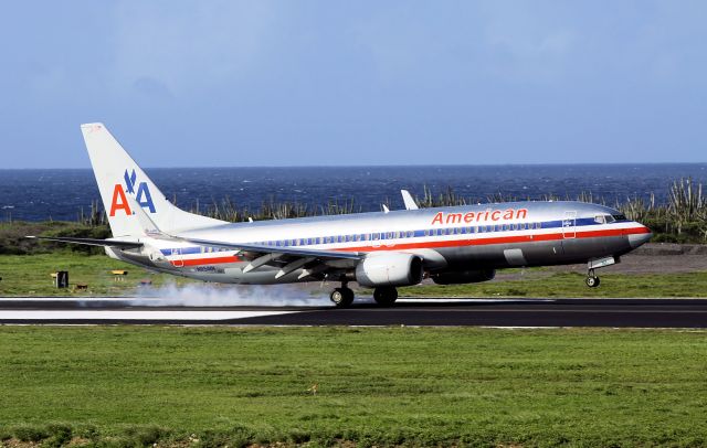 Boeing 737-800 (N851NN)