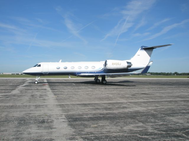 Gulfstream Aerospace Gulfstream IV (N400J) - Johnson & Johnson Gulfstream IV parked on the eastside at Willow Run.