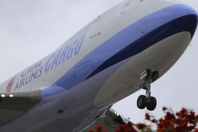 Boeing 747-400 (B-18706)