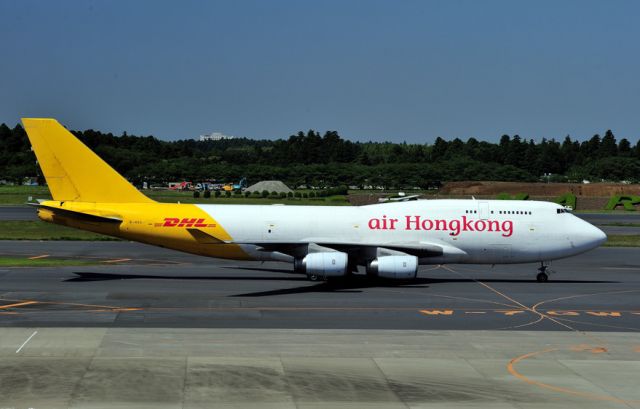 Boeing 747-400 (B-HOU) - From Cathai