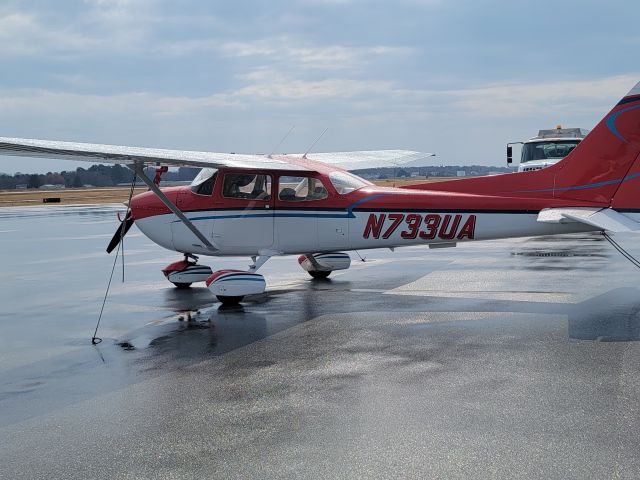 Cessna Skyhawk (N733UA) - N733UA stationary at Easton Airport