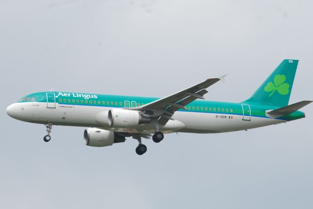 Airbus A320 (EI-DEM)