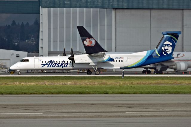 de Havilland Dash 8-400 (N404QX)