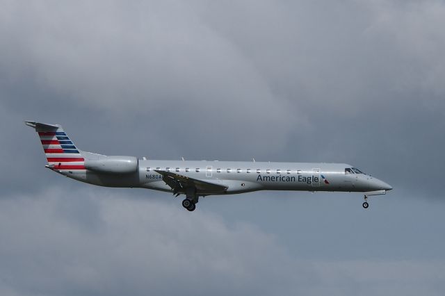 Embraer ERJ-145 (N680AE)