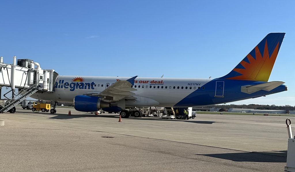 Airbus A320 (N217NV) - At gate 4. 11/11/23.