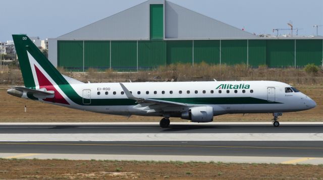 Embraer 175 (EI-RDD) - On landing RW31